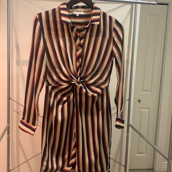 Shirt dress with front tie knot - Picture 1 of 4
